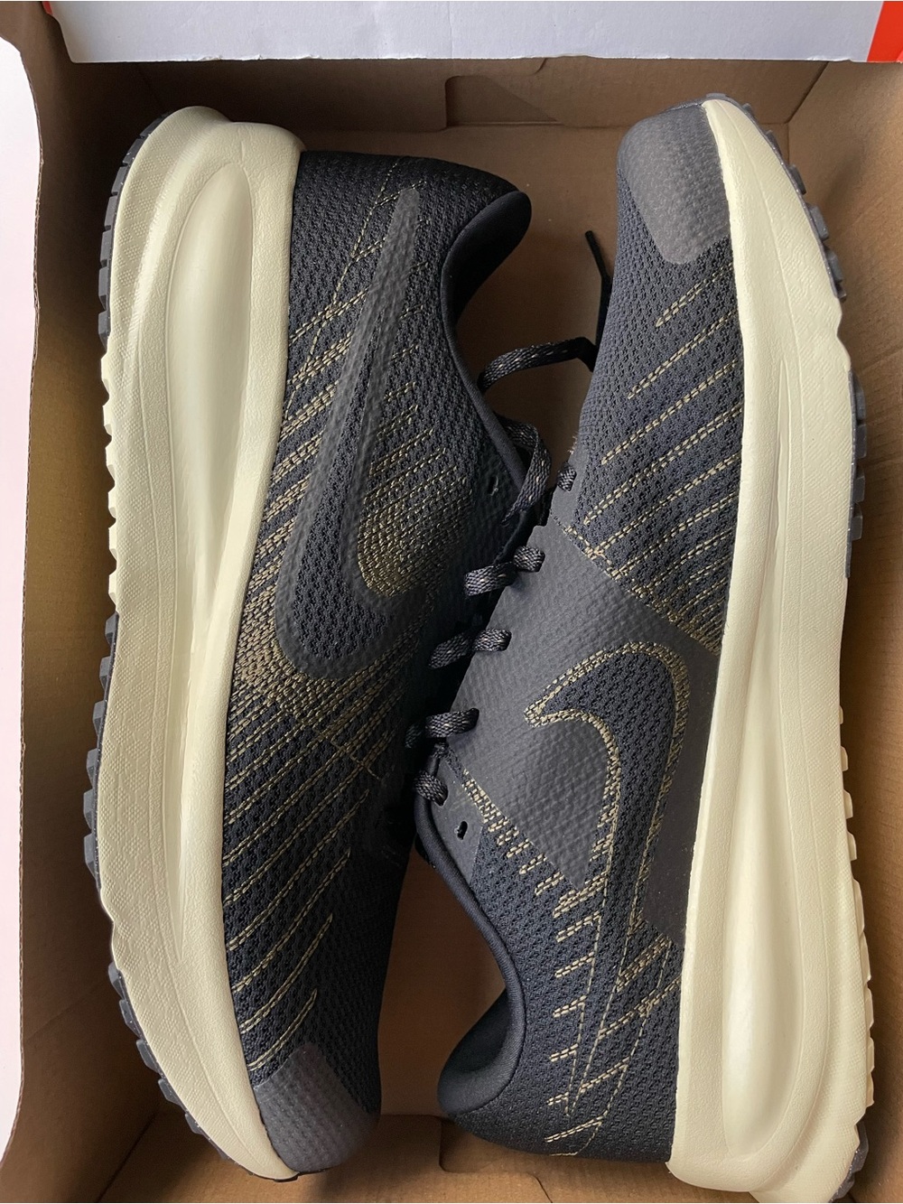 Nike Men's Athletic Shoes - Black & Cream